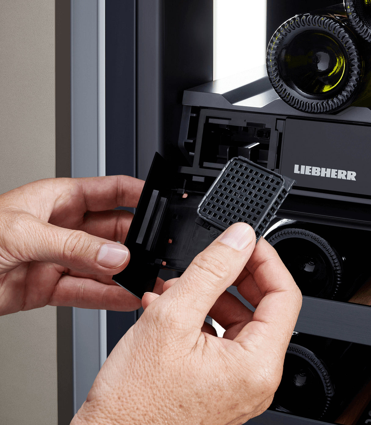 LIEBHERR UWgb3632 Vinidor - Integrated Undercounter Wine Cooler - Black & Glass